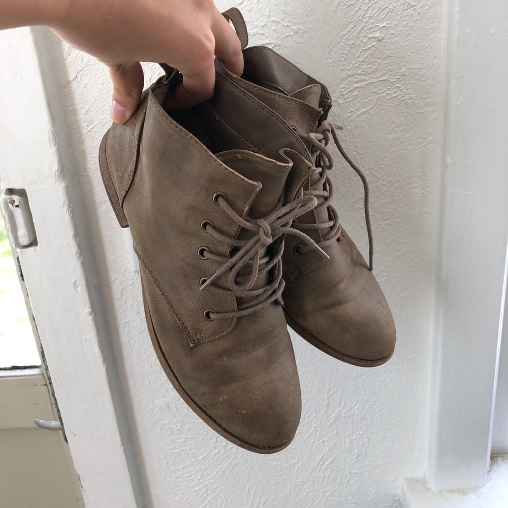 Combat boots